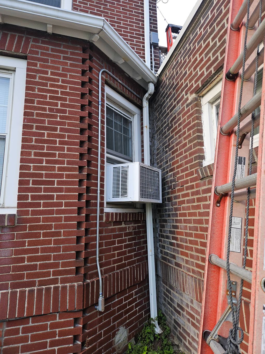 Exterior EMT Raceway for Disconnect
