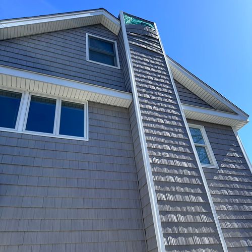 Siding fell off during a storm and Caranqui Constr