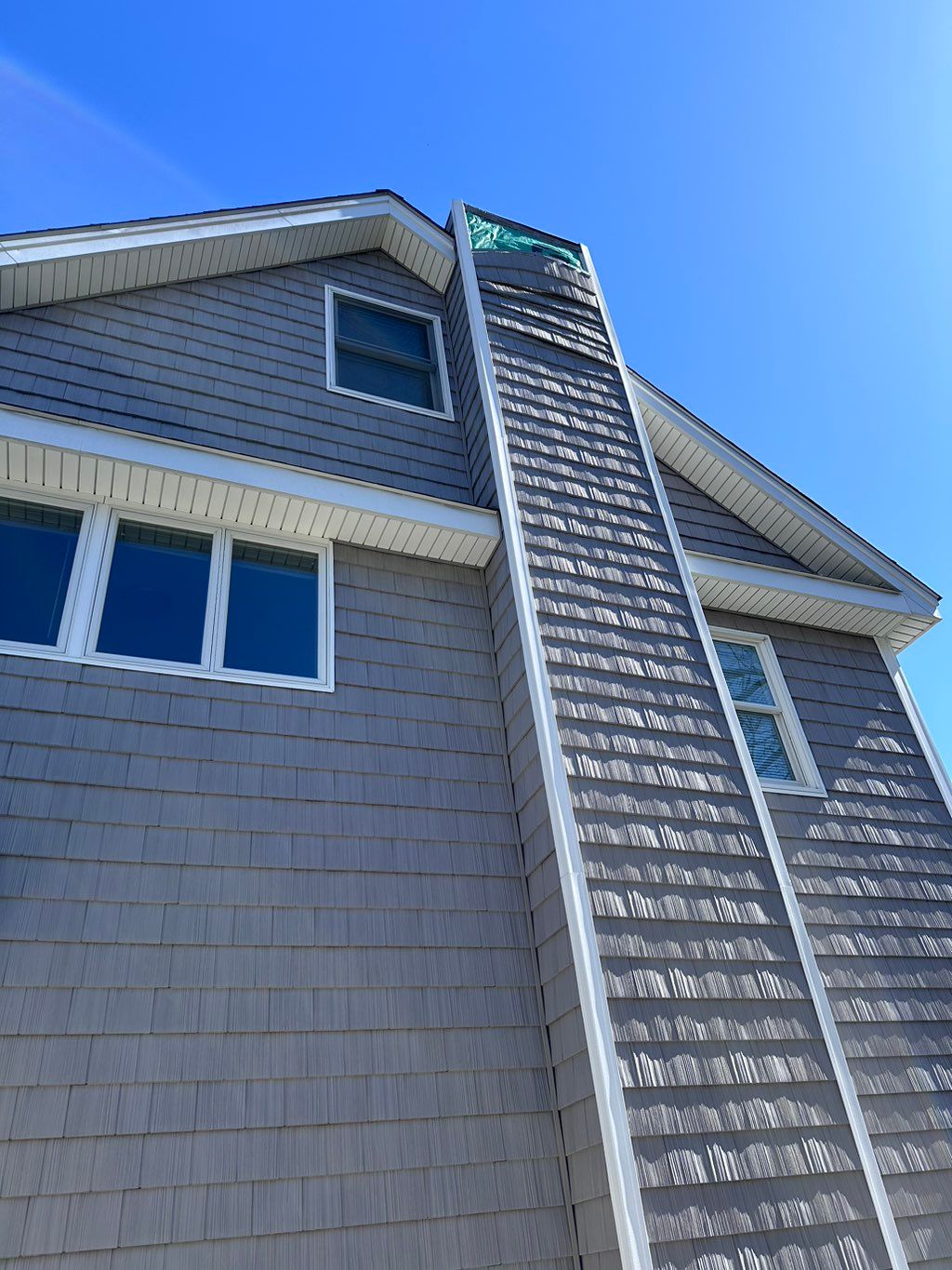 Siding fell off during a storm and Caranqui Constr