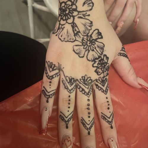 Henna Tattooing