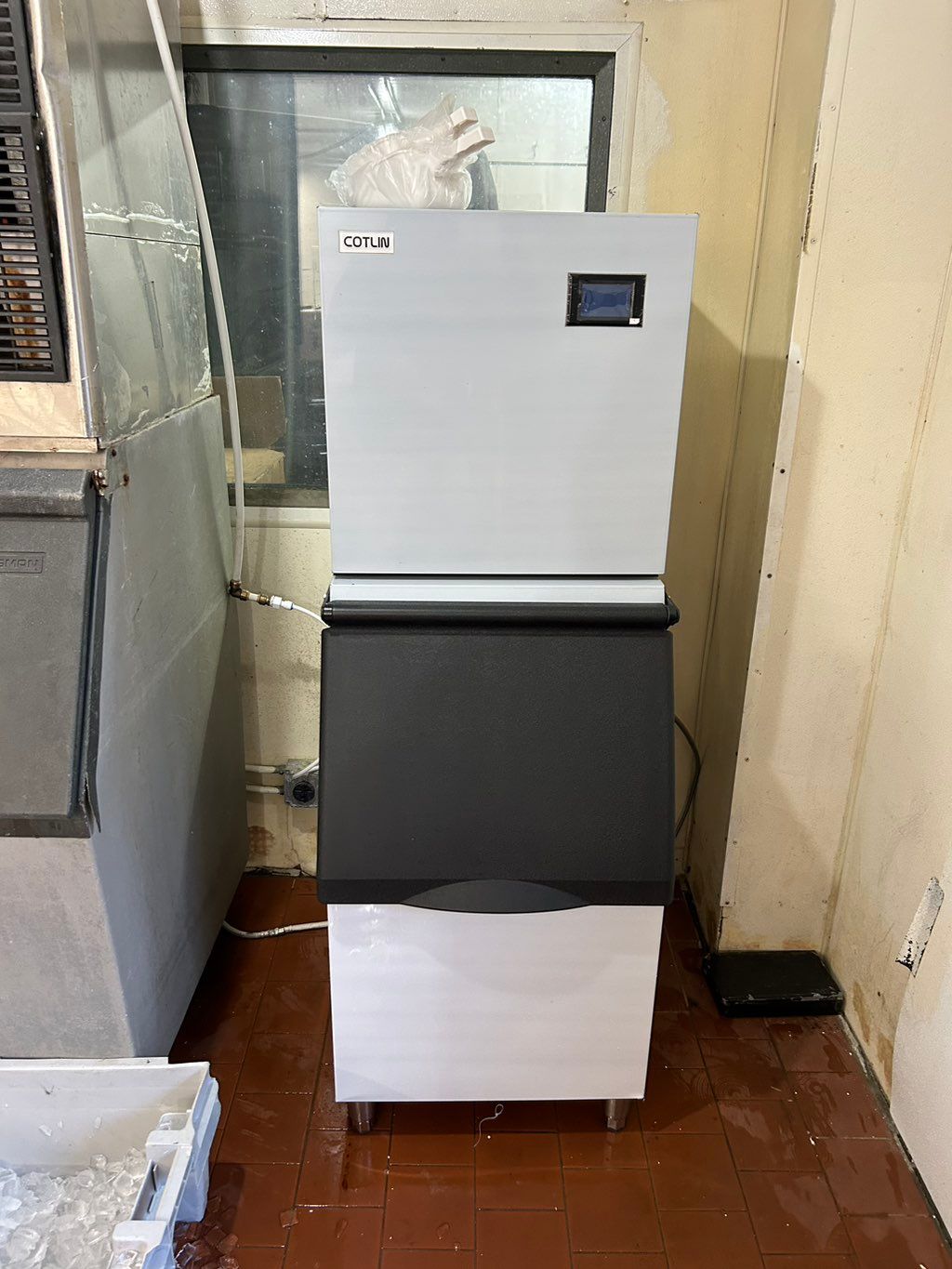  Ice Maker