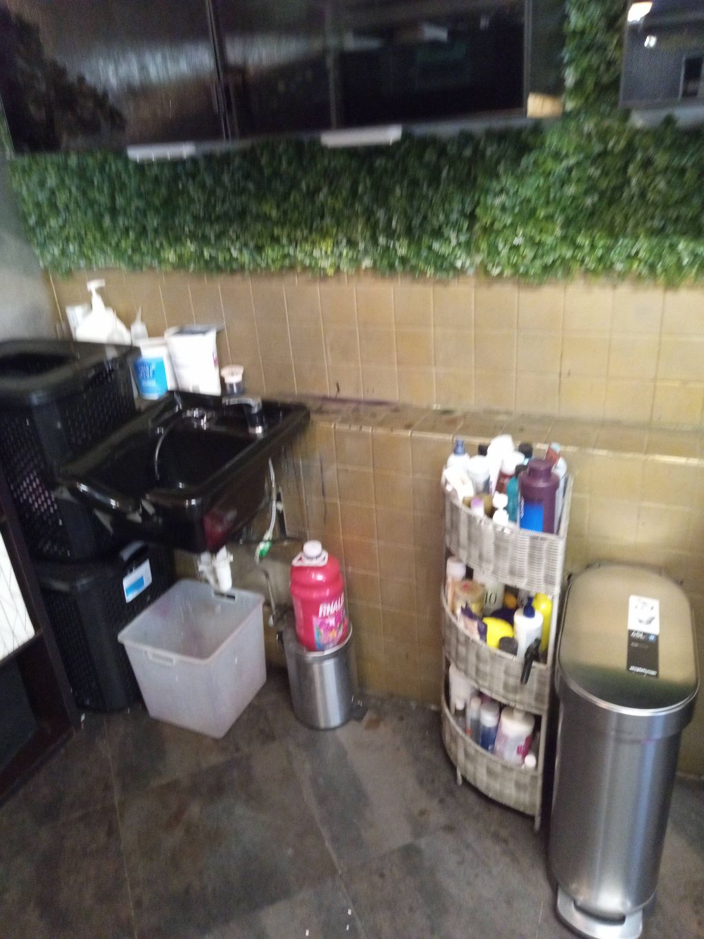 beauty salon cleaning 