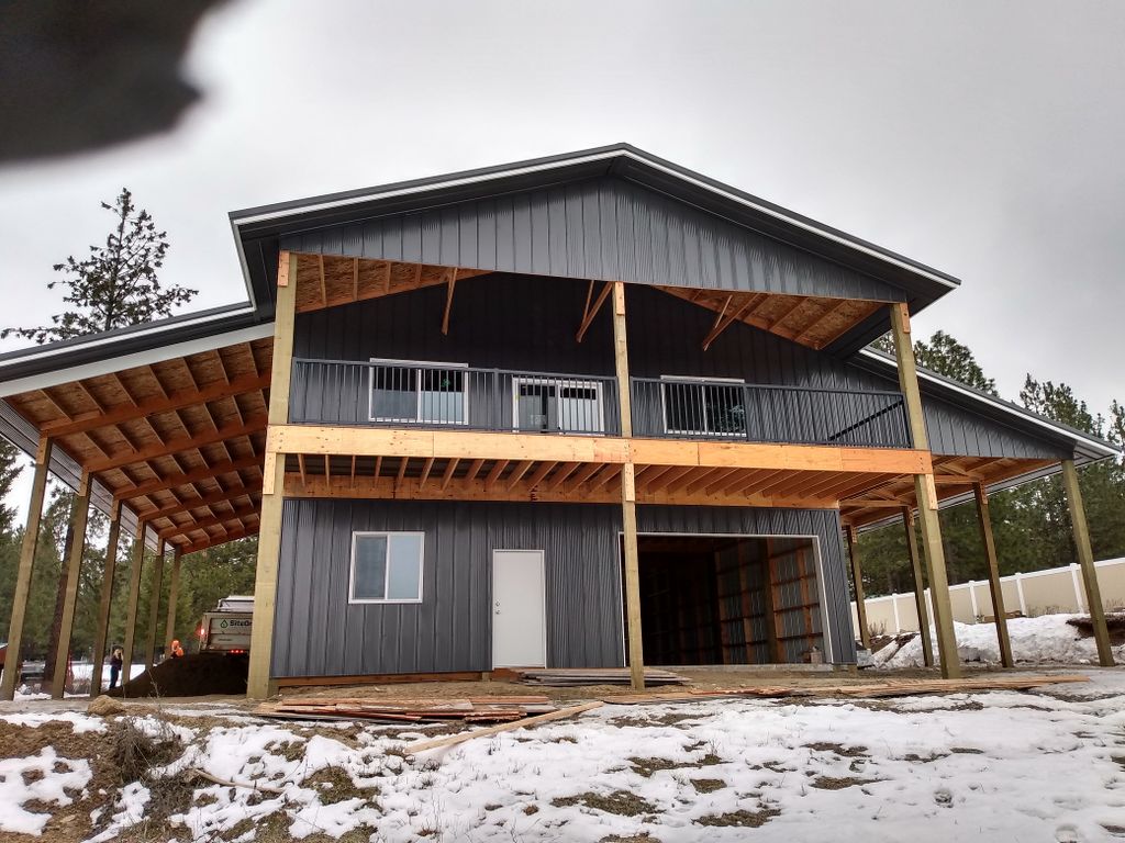 Beautiful custom built polebarn with upper living 
