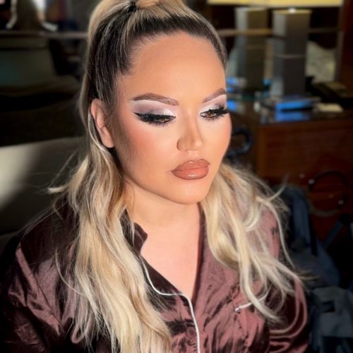 The besttttt makeup artist in Vegas hands down. I 