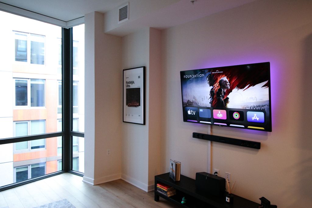 TV + Soundbar, and artwork mounting with external 