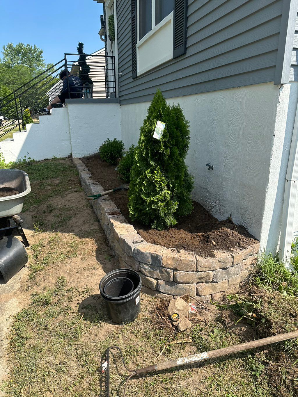 Flower bed - retaining wall 