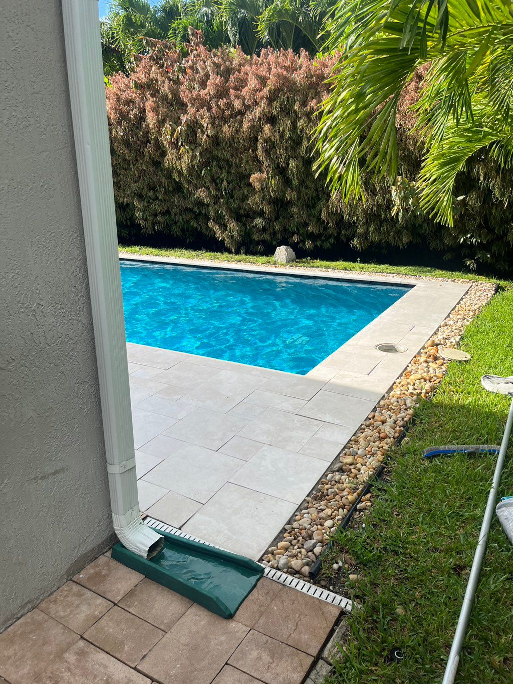 Ocean blue. Pool service Miami 