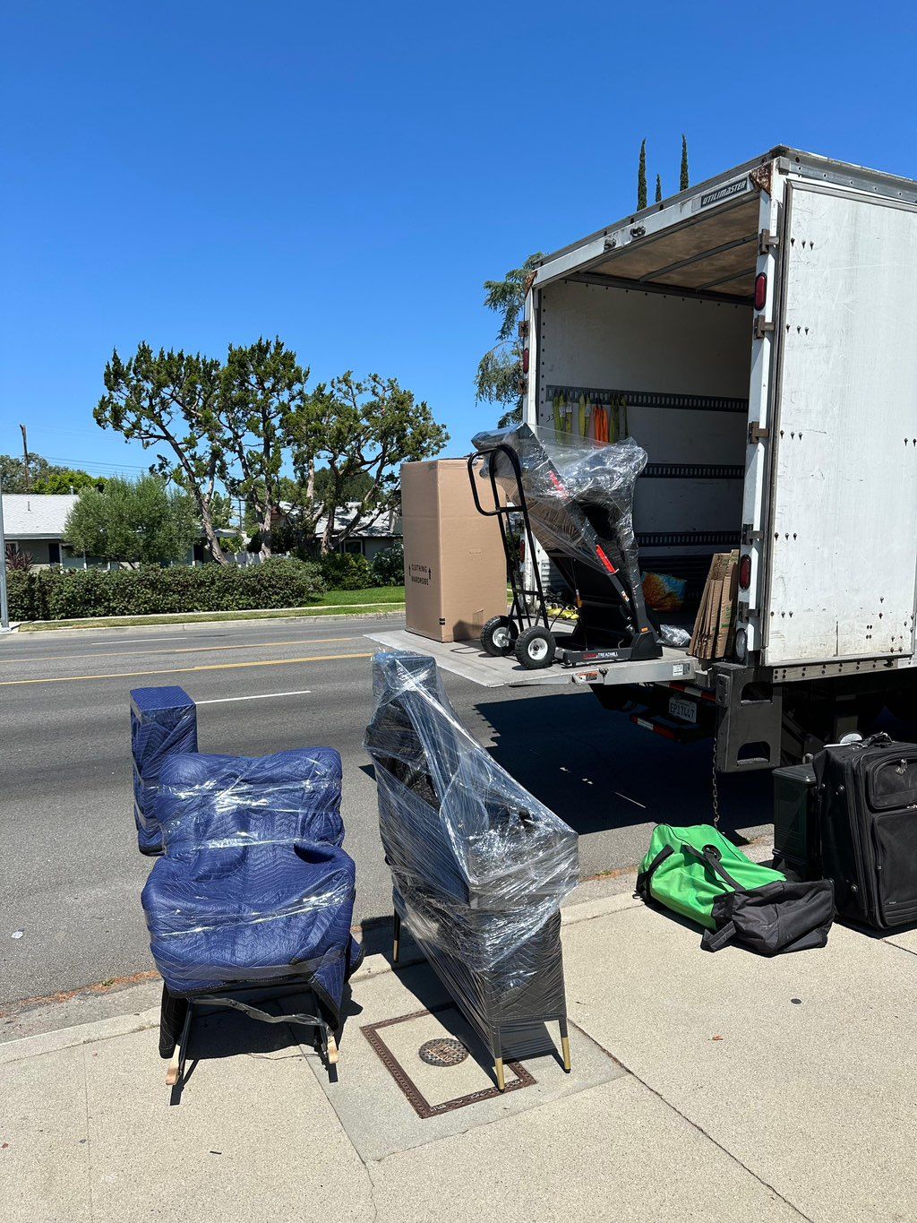 Local and long distance moving with professional c