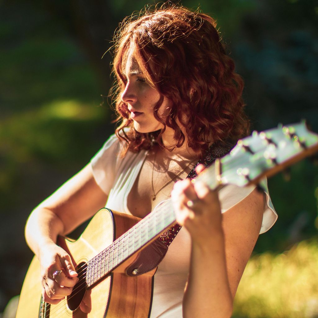 Emily Laliotis // Live Singer & Guitarist