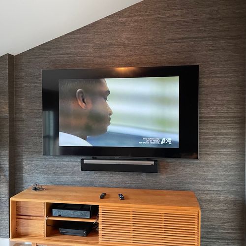 85 INCH TV AND SOUNDBAR MOUNT