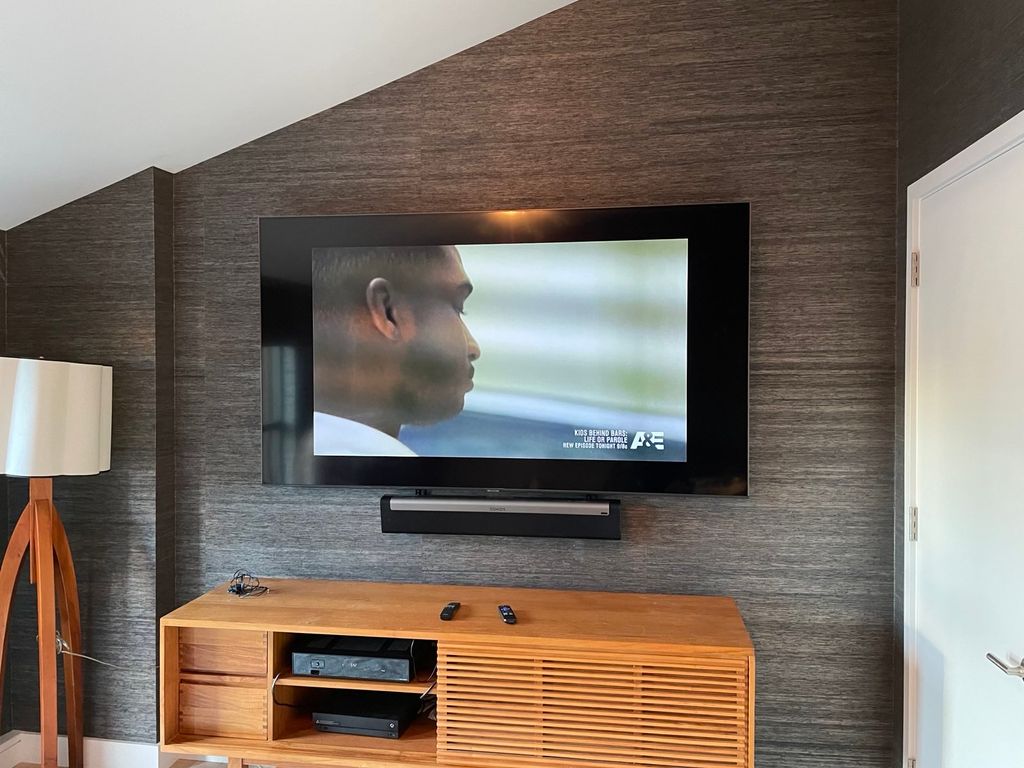 85 INCH TV AND SOUNDBAR MOUNT