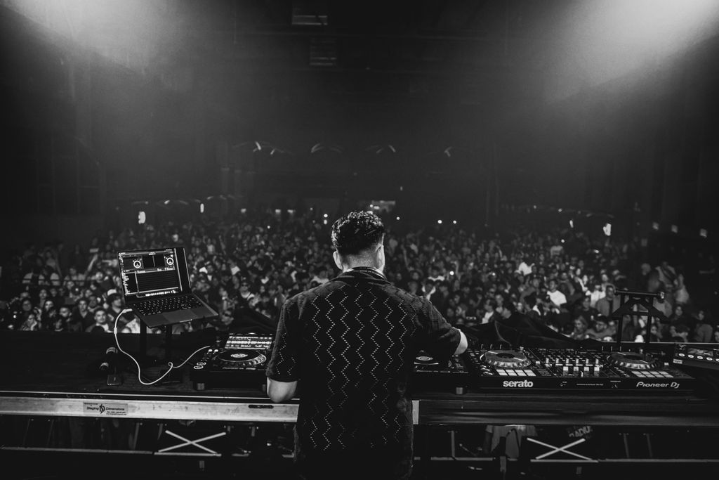 DJing @ Radius for 3K+ people 