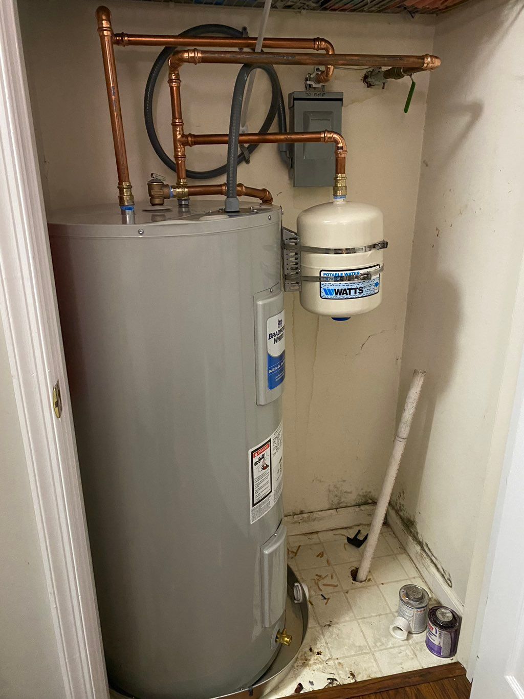 Electric water heater 