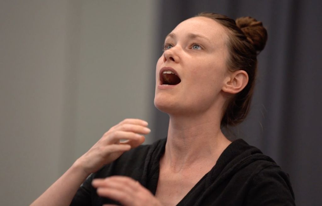 Discover more ease in your everyday communication.