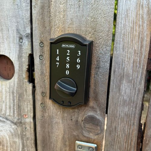 Keyless Deadbolt 🗝️💿