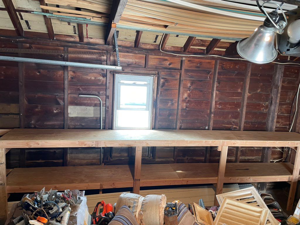Garage shelving unit