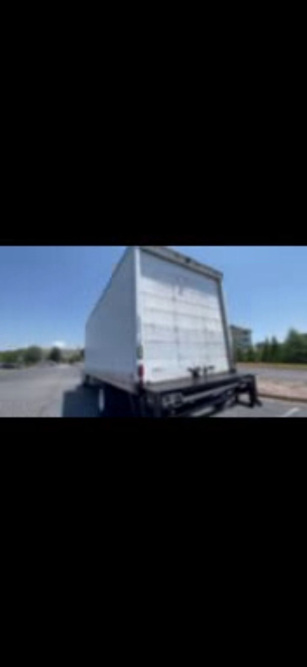 24 Foot box Truck with liftgate 