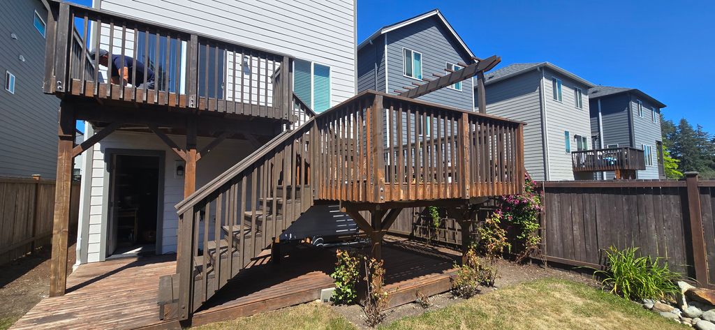 Deck Staining and Sealing