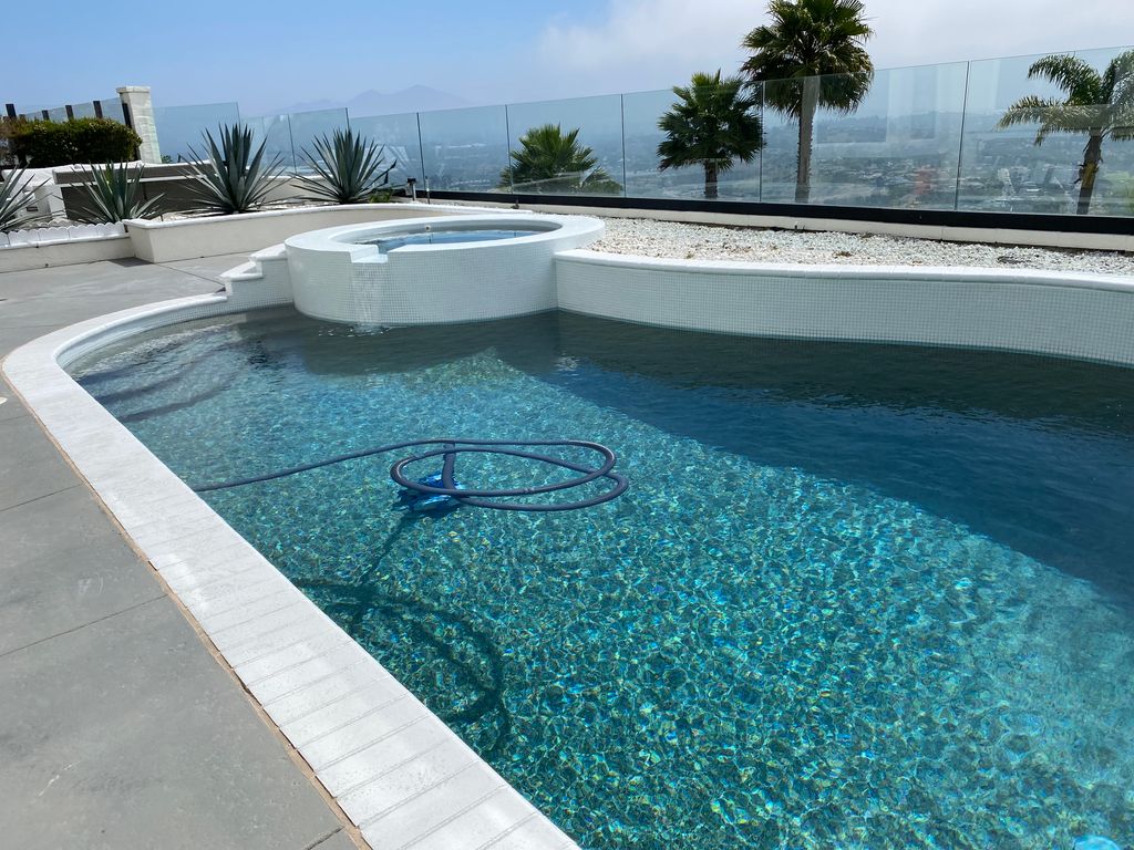 Renewal of the swimming pool mosaic lining. After 