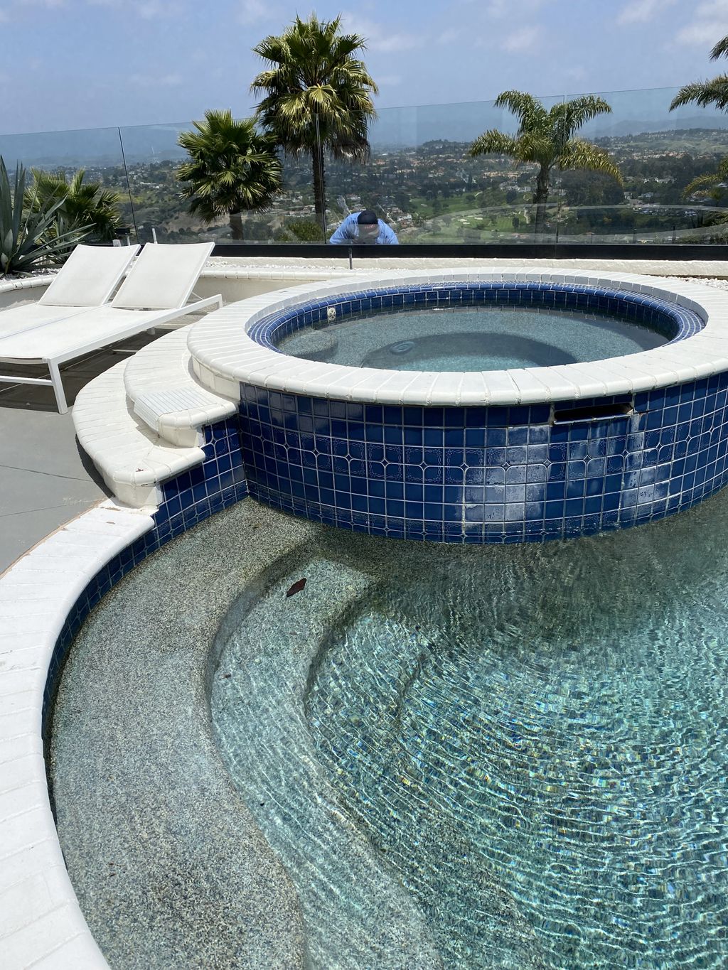 Renewal of the swimming pool mosaic lining. Before