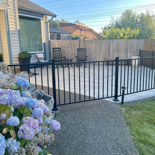 Travis got this metal fence w/gate done in a day, 