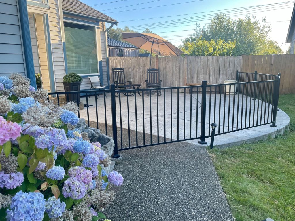 Travis got this metal fence w/gate done in a day, 