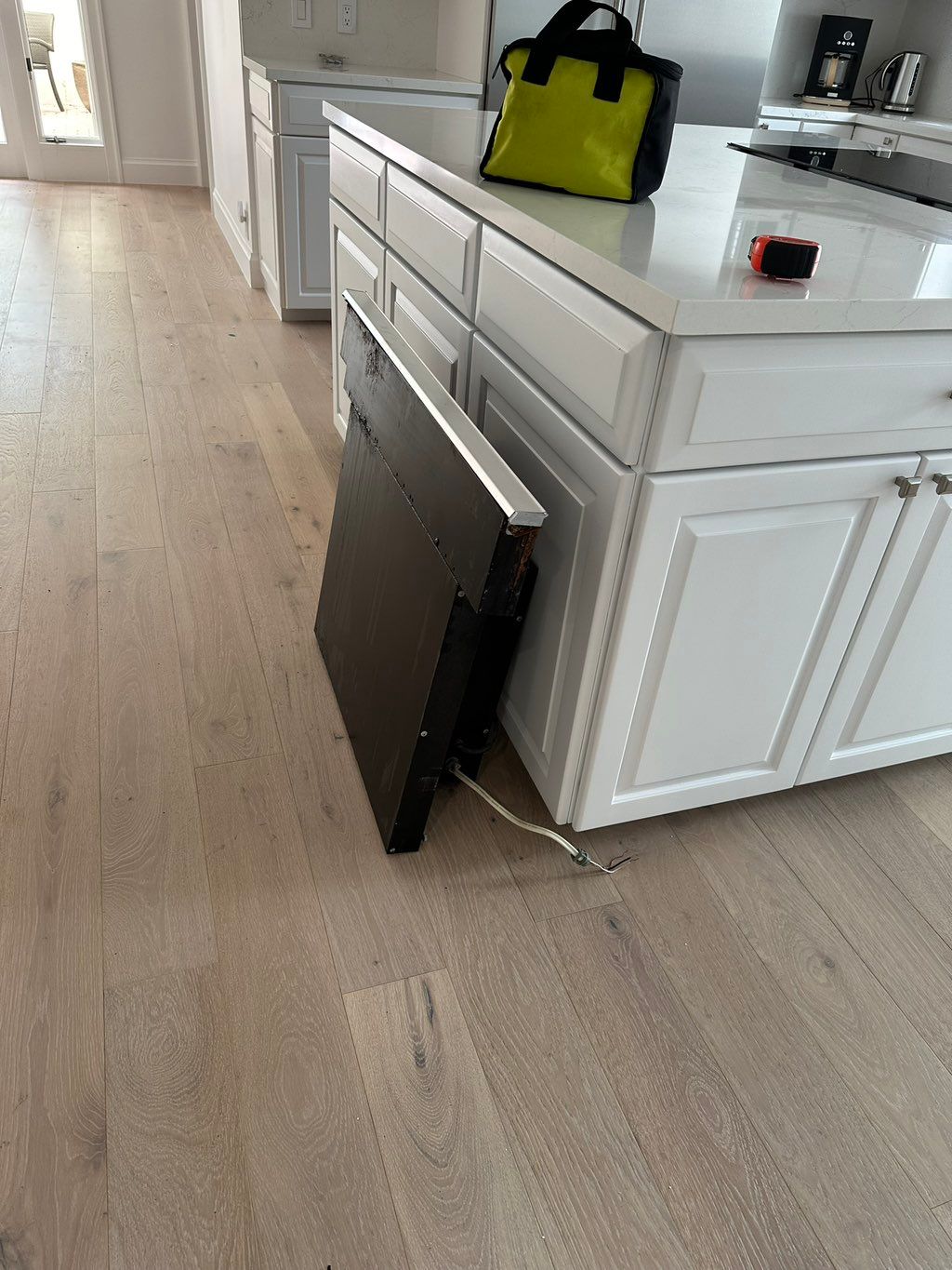 Replacement of a downdraft hood