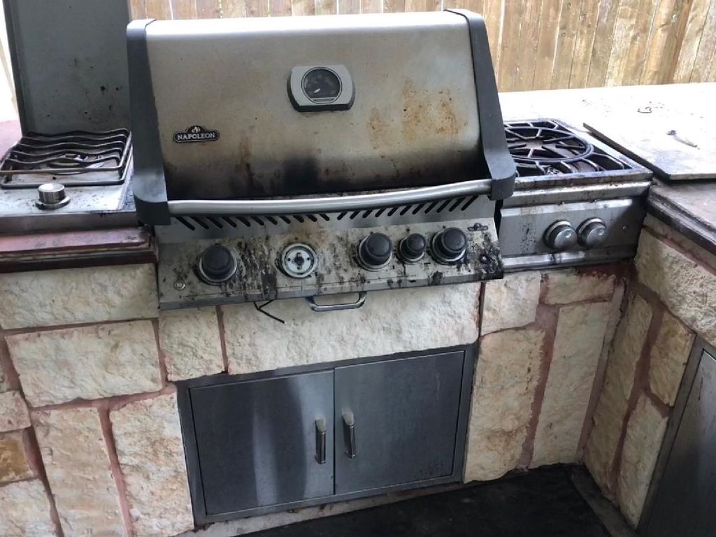 pool outdoor kitchen (Before)