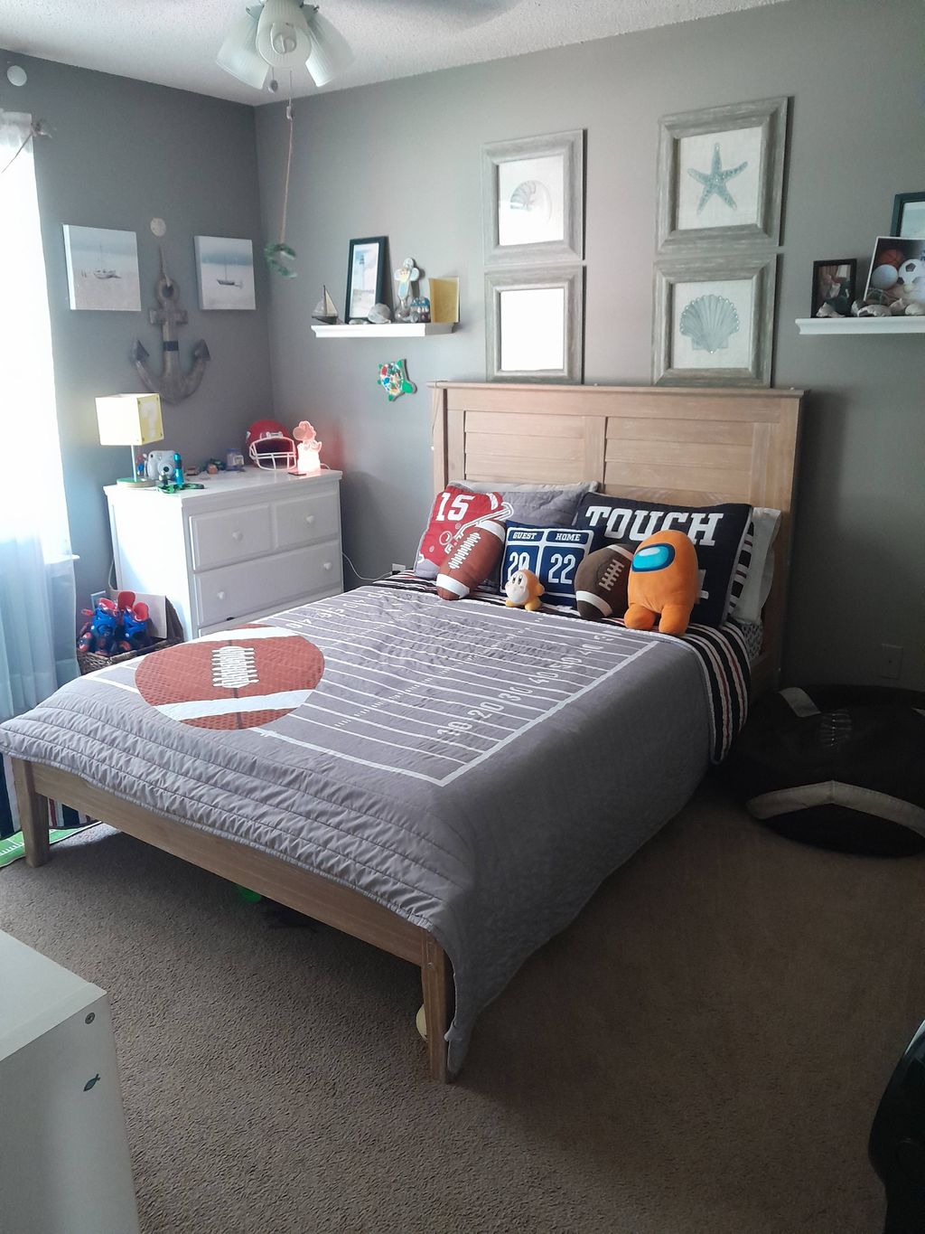 kids room: dusted,  vacuumed, fresh linens