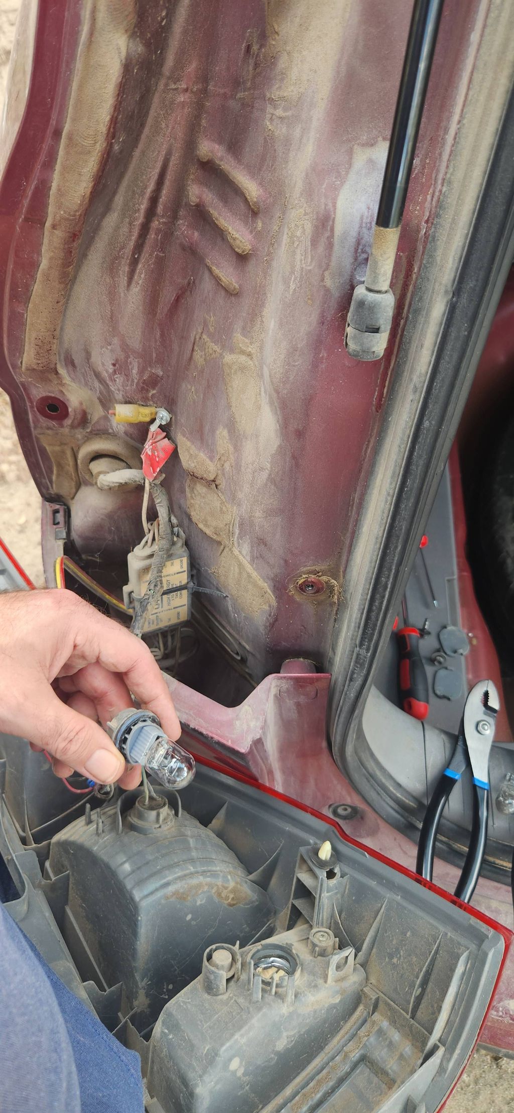 2011 Honda CRV Reverse light replacement