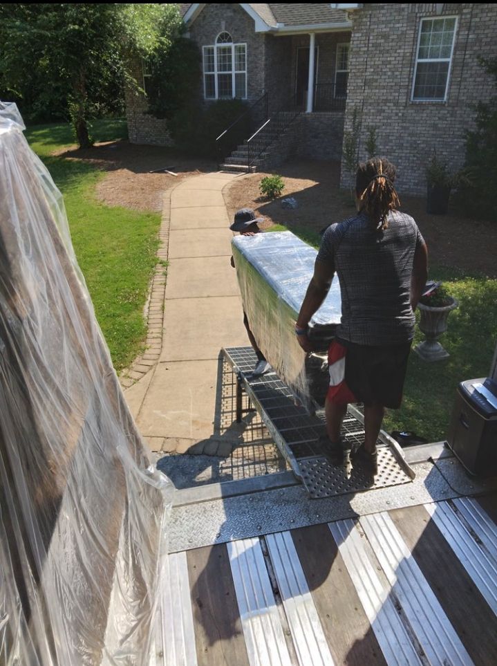 We unload with care!