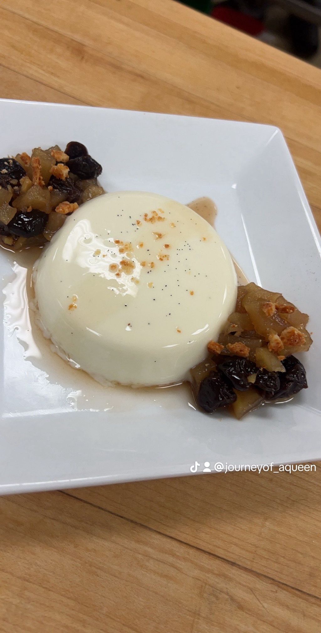 Vanilla Panna Cotta w. Pear & Cherry Chutney