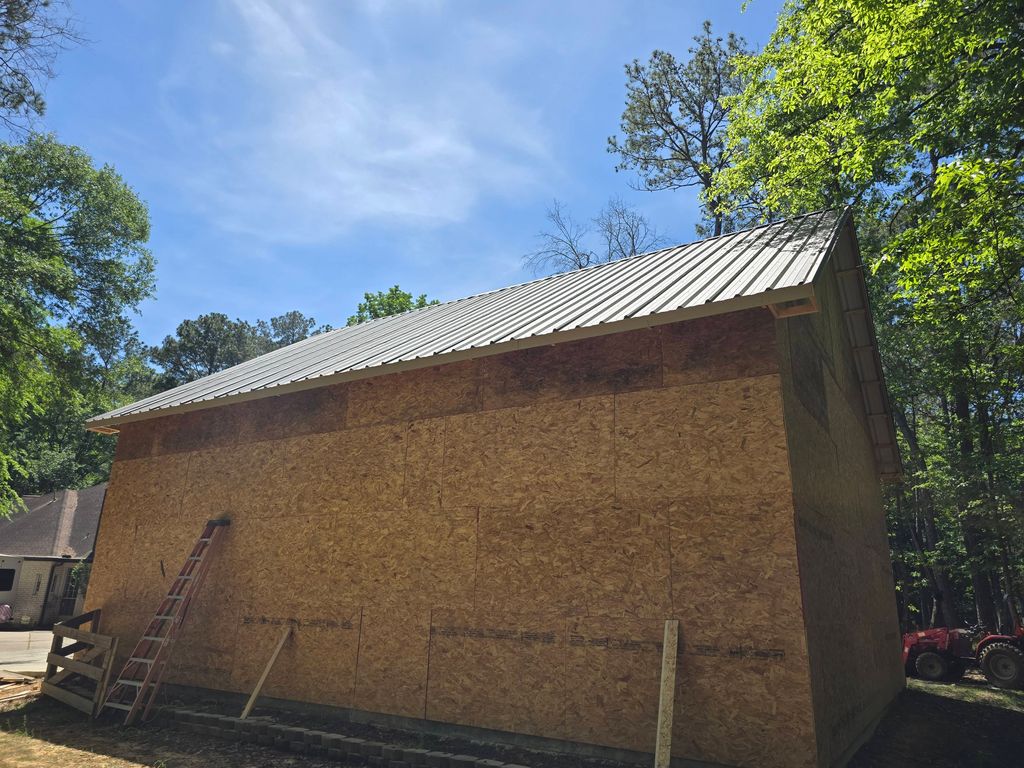 Roof installation and OSB wrap for a workshop 