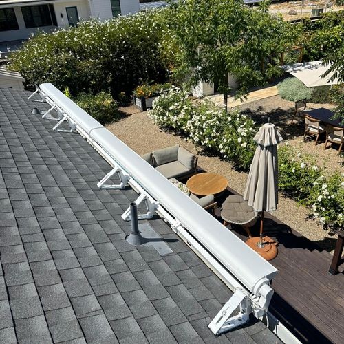 We hired 4U to install our retractable awning and 