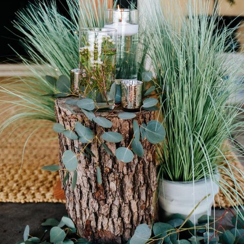 Faux grass, votives, and vases available for rent