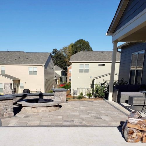 Paver patio with firepit 