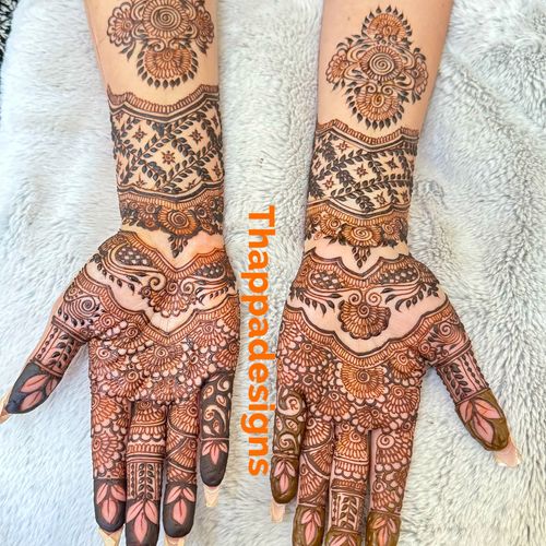 Henna Tattooing