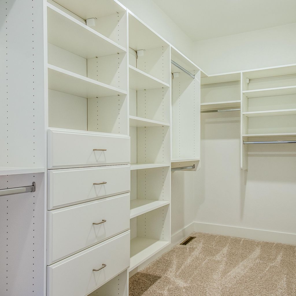 District Custom Closets