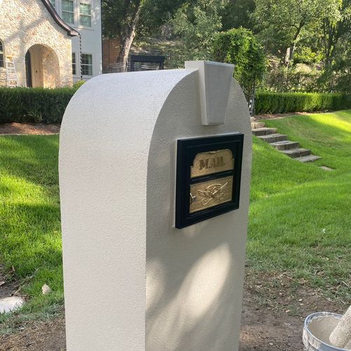 Sand finish stucco mailbox with stone 