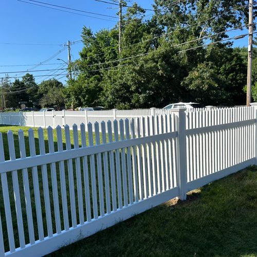 Vinyl fence in peabury ma 