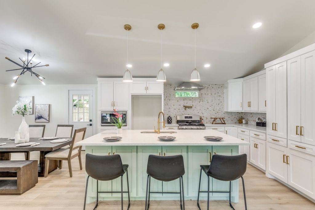 Vicki St(Finished) full kitchen, new custom cabine