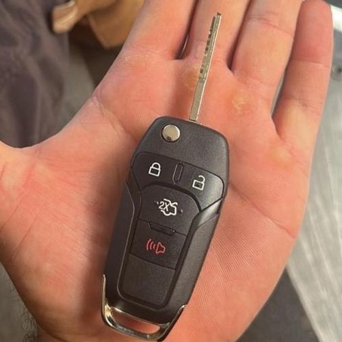 I recently needed a new car key and called Locksmi