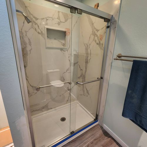 Quartz Shower Wall - Easy to maintenance 