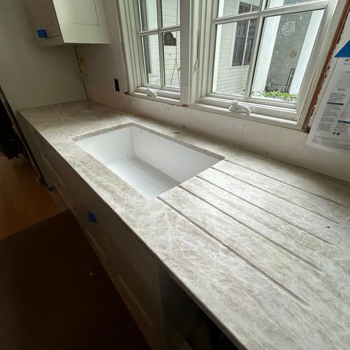 Quartzite Counter with drainer grooves