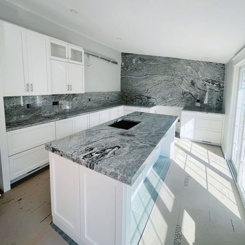 Granite top and Full Backsplash