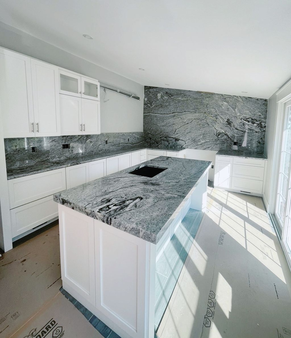 Granite top and Full Backsplash