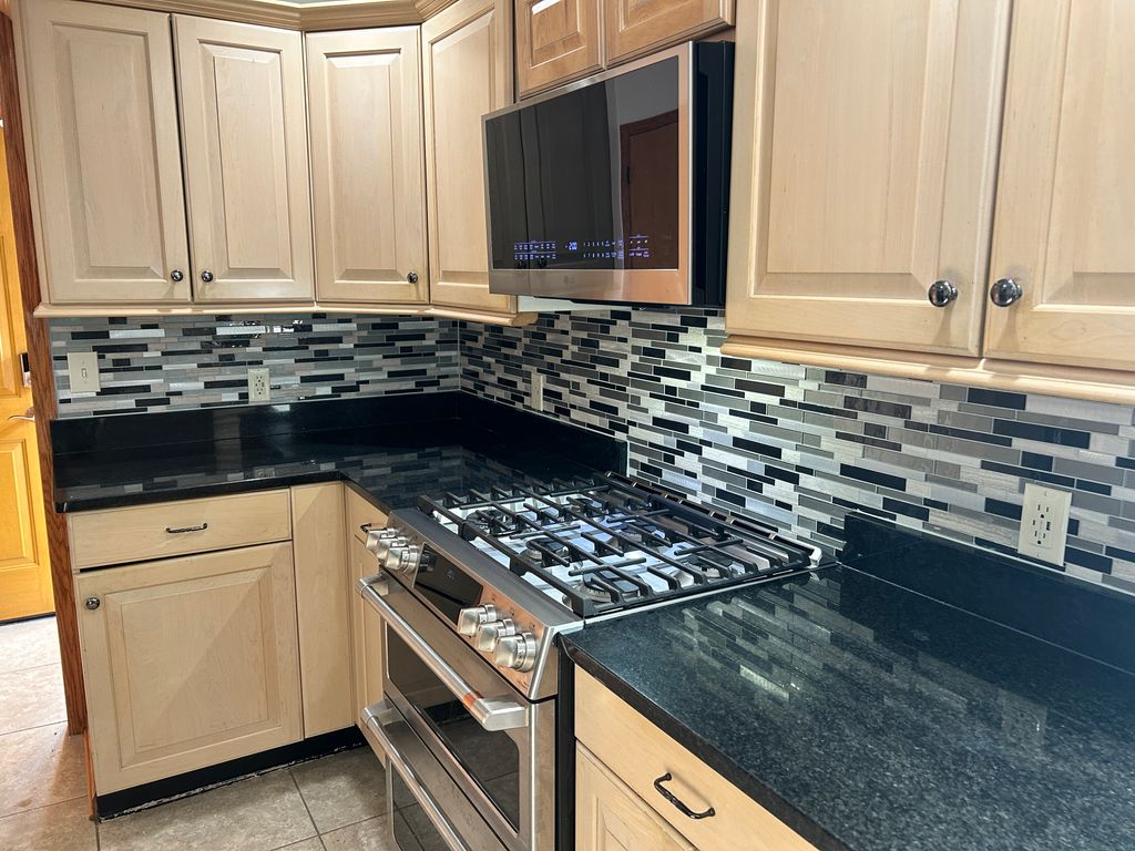 TruBlue specializes in professional backsplash ins