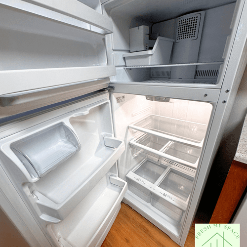 After picture of the cleaning of a fridge on a mov