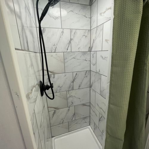 Large format tiled shower 