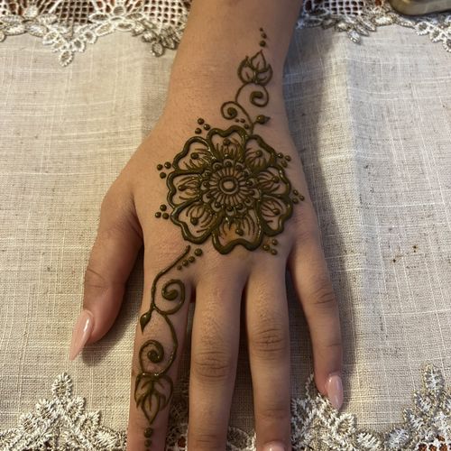 Henna Tattooing